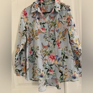NWOT Chicos butterfly no iron shirt